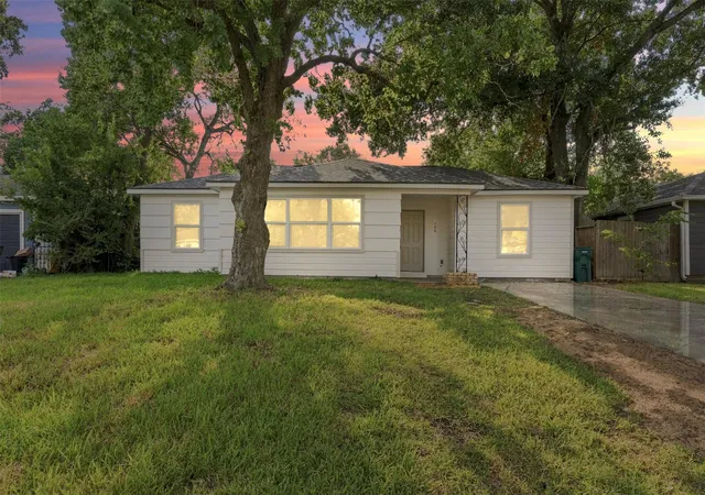 Photo 2 of Single family home for sale at 1308 Pecan Dr, Pasadena, TX 77502 | MLS# 38719789 | Listing updated on 2026-09-23