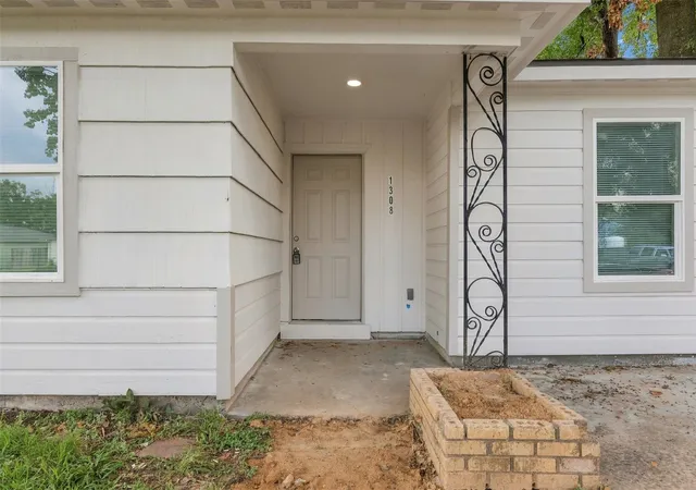 Photo 3 of Single family home for sale at 1308 Pecan Dr, Pasadena, TX 77502 | MLS# 38719789 | Listing updated on 2026-09-23