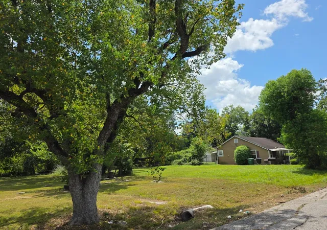 Photo 3 of Land for sale at 6825 Beachwood St, Houston, TX 77021 | MLS# 77301054 | Listing updated on 2026-09-13