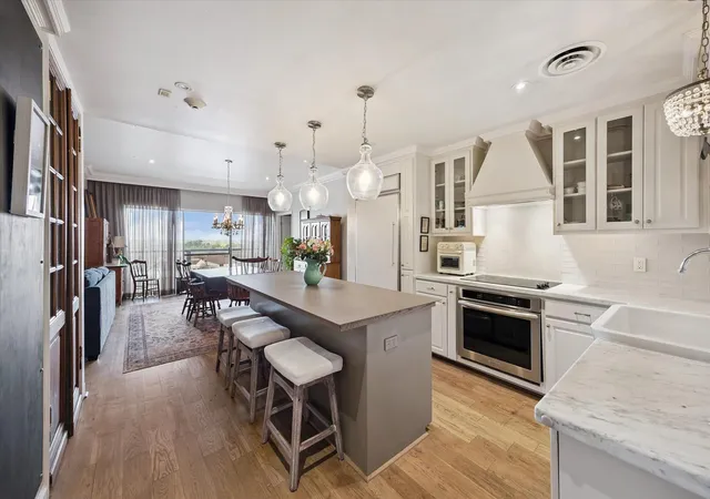 Photo 3 of Condo for sale at 2929 Buffalo Speedway #A909, Houston, TX 77098 | MLS# 34234400 | Listing updated on 2026-09-23