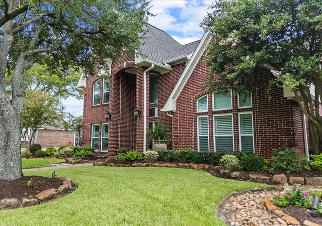 Photo 2 of Single family home for sale at 308 Oak Hvn St, Baytown, TX 77520 | MLS# 21533269 | Listing updated on 2026-10-10