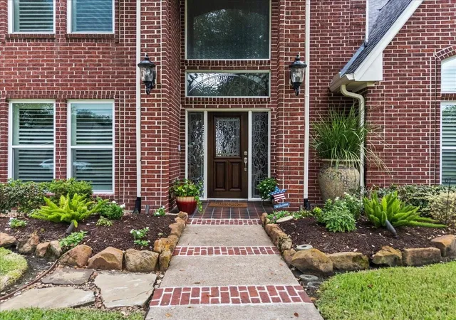 Photo 3 of Single family home for sale at 308 Oak Hvn St, Baytown, TX 77520 | MLS# 21533269 | Listing updated on 2026-10-10