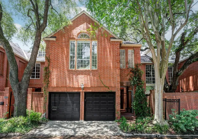 Photo 1 of Sale Pending at 4904 Yoakum Blvd, Houston, TX 77006 | MLS# 33575430 | Listing updated on 2026-09-08