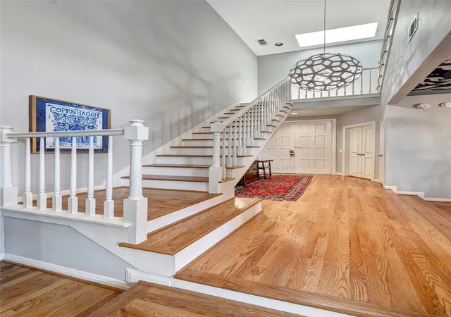 Photo 3 of Sale Pending at 4904 Yoakum Blvd, Houston, TX 77006 | MLS# 33575430 | Listing updated on 2026-09-08