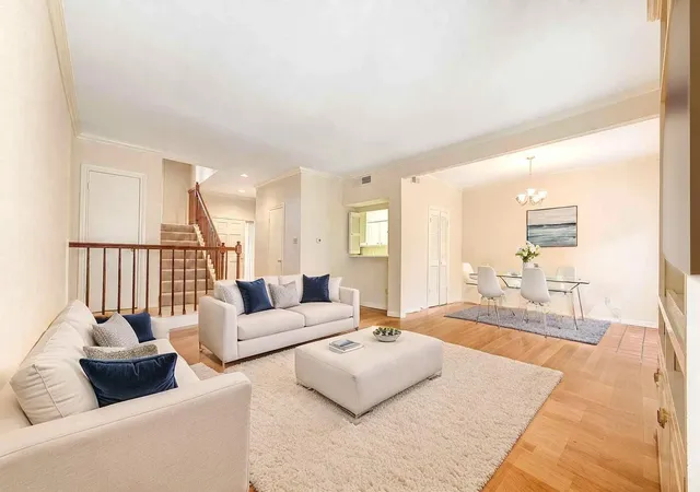 Photo 2 of Condo for sale at 701 Bering Dr #201, Houston, TX 77057 | MLS# 82477745 | Listing updated on 2026-10-07
