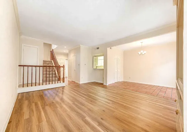 Photo 3 of Condo for sale at 701 Bering Dr #201, Houston, TX 77057 | MLS# 82477745 | Listing updated on 2026-10-07