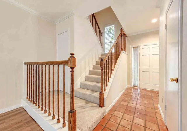 Photo 4 of Condo for sale at 701 Bering Dr #201, Houston, TX 77057 | MLS# 82477745 | Listing updated on 2026-10-07