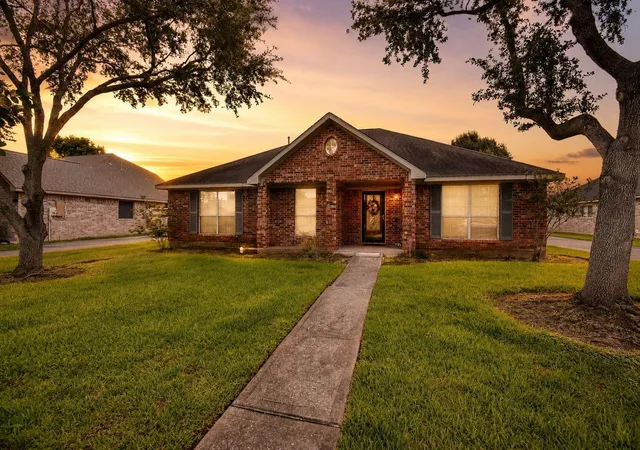Photo 2 of Single family home for sale at 2214 Meadows Blvd, League City, TX 77573 | MLS# 94101082 | Listing updated on 2026-10-06