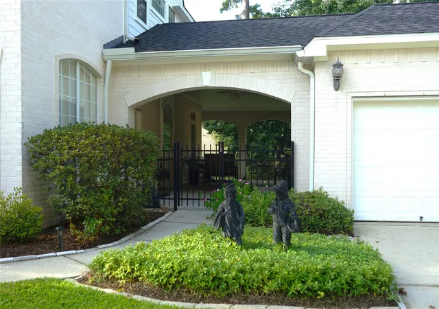 Photo 3 of Single family home for sale at 14206 Spring Pines Dr, Tomball, TX 77375 | MLS# 88289647 | Listing updated on 2026-10-07