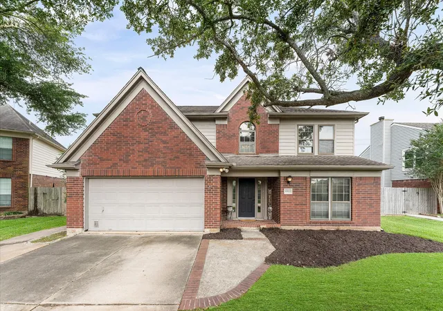 Photo 2 of Single family home for sale at 10822 Spruce Dr S, La Porte, TX 77571 | MLS# 37793408 | Listing updated on 2026-10-06