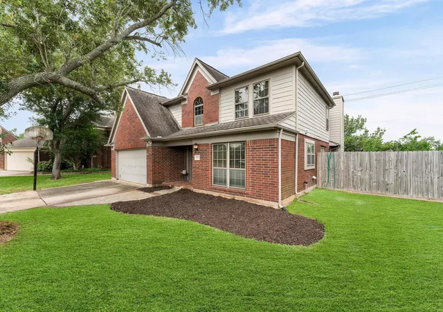 Photo 3 of Single family home for sale at 10822 Spruce Dr S, La Porte, TX 77571 | MLS# 37793408 | Listing updated on 2026-10-06