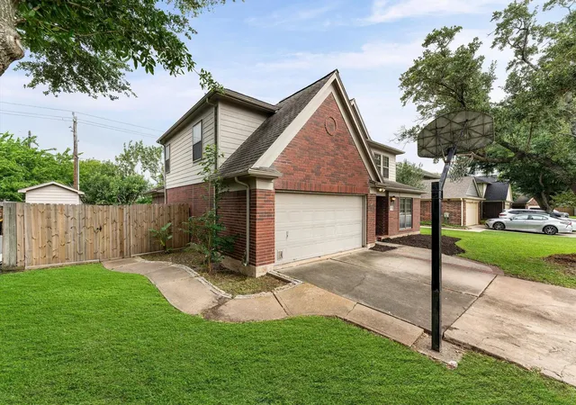 Photo 4 of Single family home for sale at 10822 Spruce Dr S, La Porte, TX 77571 | MLS# 37793408 | Listing updated on 2026-10-06