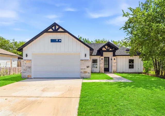 Photo 1 of Sale Pending at 706 S Brownleaf St, San Antonio, TX 78227 | MLS# 63769392 | Listing updated on 2026-09-16
