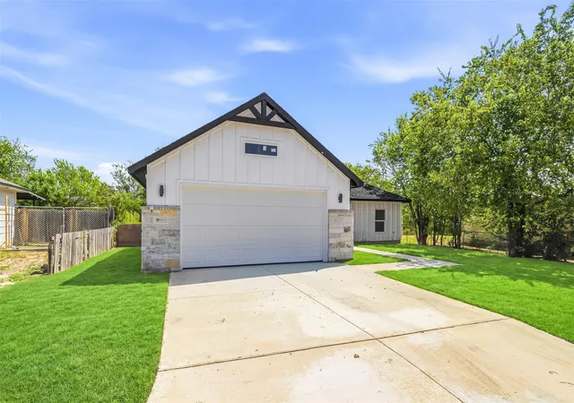 Photo 2 of Sale Pending at 706 S Brownleaf St, San Antonio, TX 78227 | MLS# 63769392 | Listing updated on 2026-09-16
