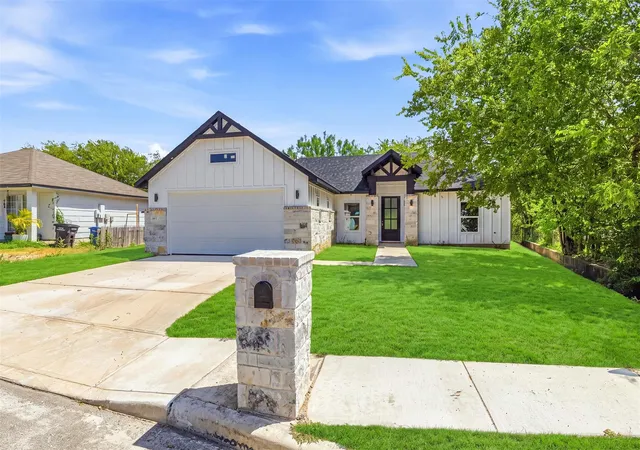 Photo 3 of Sale Pending at 706 S Brownleaf St, San Antonio, TX 78227 | MLS# 63769392 | Listing updated on 2026-09-16
