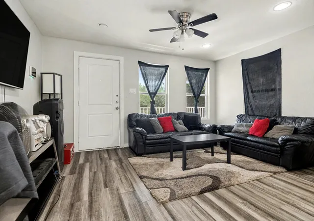 Photo 1 of Single family home for sale at 4421 Caplin St, Houston, TX 77026 | MLS# 7787256 | Listing updated on 2026-09-05