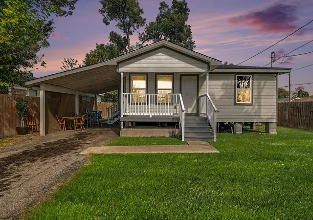 Photo 2 of Single family home for sale at 4421 Caplin St, Houston, TX 77026 | MLS# 7787256 | Listing updated on 2026-09-05