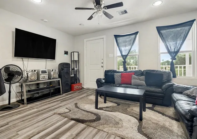 Photo 3 of Single family home for sale at 4421 Caplin St, Houston, TX 77026 | MLS# 7787256 | Listing updated on 2026-09-05