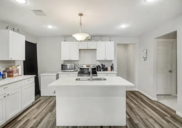 Photo 4 of Single family home for sale at 4421 Caplin St, Houston, TX 77026 | MLS# 7787256 | Listing updated on 2026-09-05