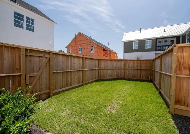 Photo 3 of Single family home for sale at 5302 S Capitol, Houston, TX 77023 | MLS# 14621358 | Listing updated on 2026-09-26