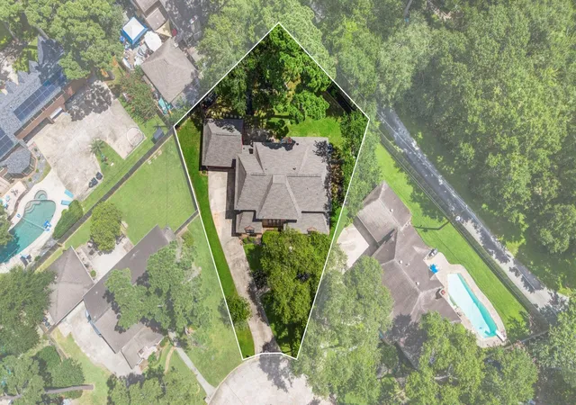 Photo 1 of Single family home for sale at 8206 Colonial Oaks Ln, Spring, TX 77379 | MLS# 12339146 | Listing updated on 2026-09-11