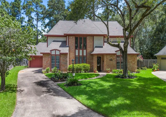Photo 3 of Single family home for sale at 8206 Colonial Oaks Ln, Spring, TX 77379 | MLS# 12339146 | Listing updated on 2026-09-11