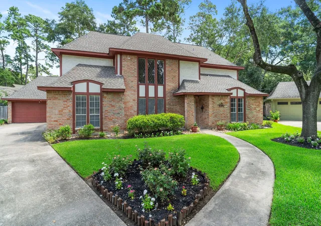 Photo 3 of Single family home for sale at 8206 Colonial Oaks Ln, Spring, TX 77379 | MLS# 12339146 | Listing updated on 2026-09-11