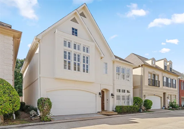 Photo 2 of Single family home for sale at 3211 S Pemberton Cir Dr, Houston, TX 77025 | MLS# 69163997 | Listing updated on 2026-09-23