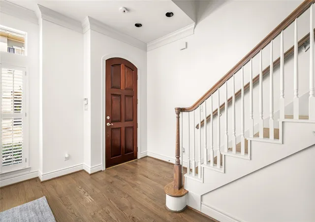 Photo 3 of Single family home for sale at 3211 S Pemberton Cir Dr, Houston, TX 77025 | MLS# 69163997 | Listing updated on 2026-09-23