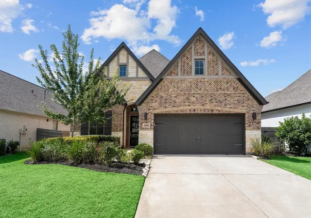 Photo 2 of Single family home for sale at 14928 Scarlet Branch Dr, Conroe, TX 77302 | MLS# 65994995 | Listing updated on 2026-09-17