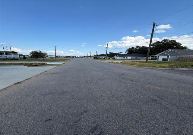 Photo 3 of Single family home for sale at 14893 Forest Castle Rd, Conroe, TX 77306 | MLS# 62918605 | Listing updated on 2026-09-03