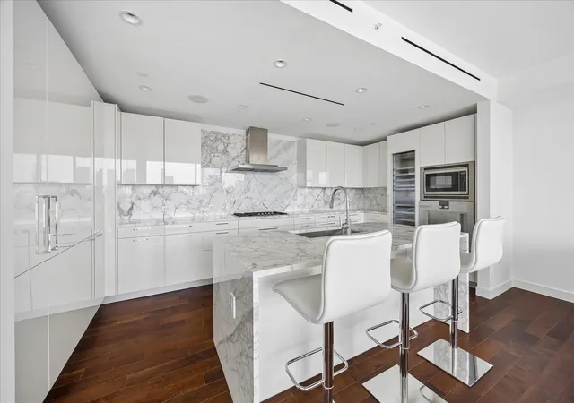 Photo 3 of Condo for sale at 3433 Westheimer Rd #804, Houston, TX 77027 | MLS# 8873773 | Listing updated on 2026-09-24