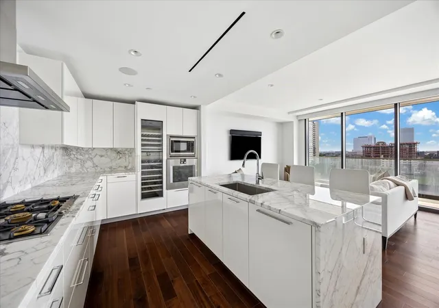 Photo 3 of Condo for sale at 3433 Westheimer Rd #804, Houston, TX 77027 | MLS# 8873773 | Listing updated on 2026-09-24