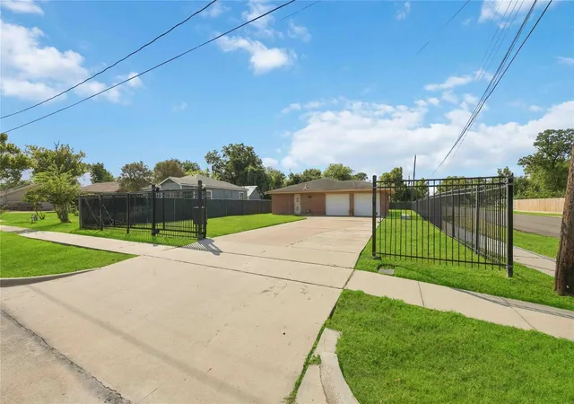 Photo 1 of Single family home for sale at 6202 Crane St, Houston, TX 77026 | MLS# 61107939 | Listing updated on 2026-10-02