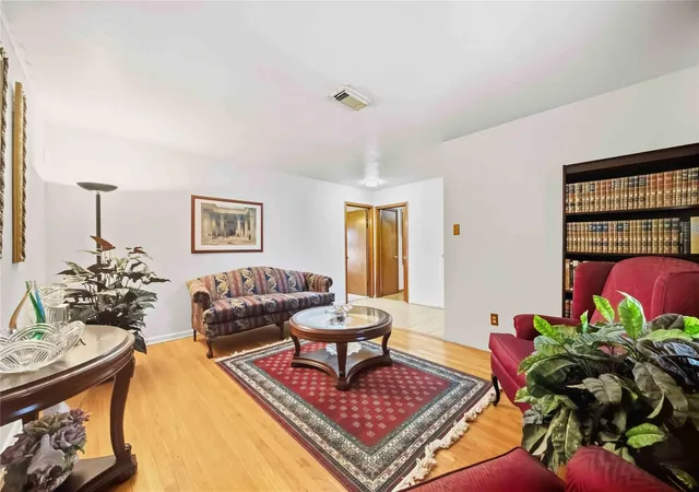 Photo 3 of Single family home for sale at 6202 Crane St, Houston, TX 77026 | MLS# 61107939 | Listing updated on 2026-10-02