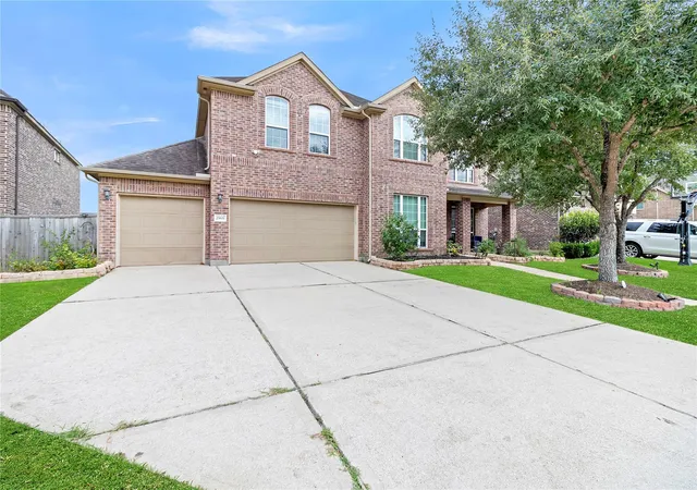 Photo 3 of Single family home for sale at 25611 Kearsley Dr, Katy, TX 77494 | MLS# 95224540 | Listing updated on 2026-10-09