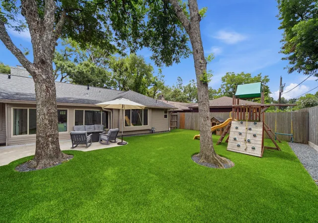 Photo 2 of Single family home for sale at 2619 Parana Dr, Houston, TX 77080 | MLS# 68468340 | Listing updated on 2026-09-20