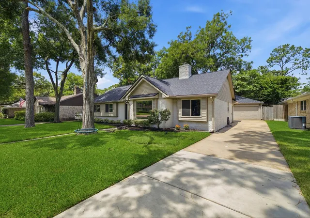 Photo 3 of Single family home for sale at 2619 Parana Dr, Houston, TX 77080 | MLS# 68468340 | Listing updated on 2026-09-20