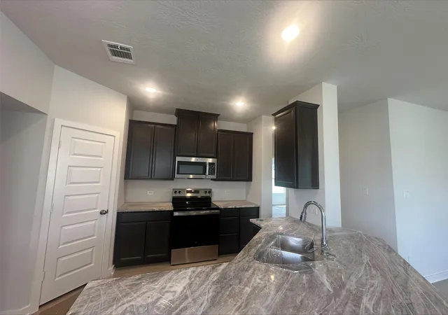 Photo 2 of Single family home for sale at 134 Lacebark Loop, Huntsville, TX 77320 | MLS# 30905424 | Listing updated on 2026-09-21