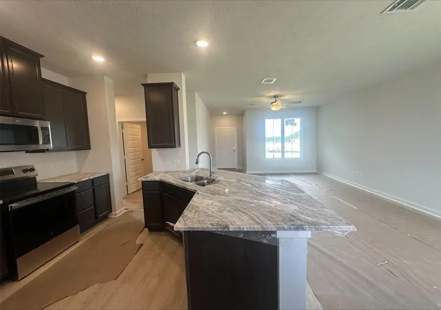 Photo 3 of Single family home for sale at 134 Lacebark Loop, Huntsville, TX 77320 | MLS# 30905424 | Listing updated on 2026-09-21