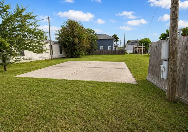 Photo 2 of Sale Pending at 2739 Bay Oaks Harbor Dr, Baytown, TX 77523 | MLS# 53114520 | Listing updated on 2026-09-18