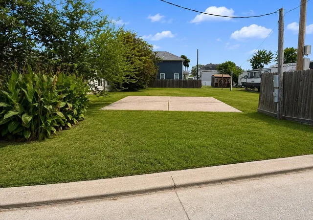 Photo 3 of Sale Pending at 2739 Bay Oaks Harbor Dr, Baytown, TX 77523 | MLS# 53114520 | Listing updated on 2026-09-18