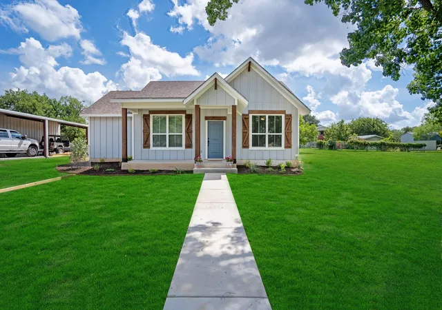 Photo 1 of Single family home for sale at 1013 Cottonwood Bnd Ln, Waller, TX 77484 | MLS# 42924865 | Listing updated on 2026-09-03
