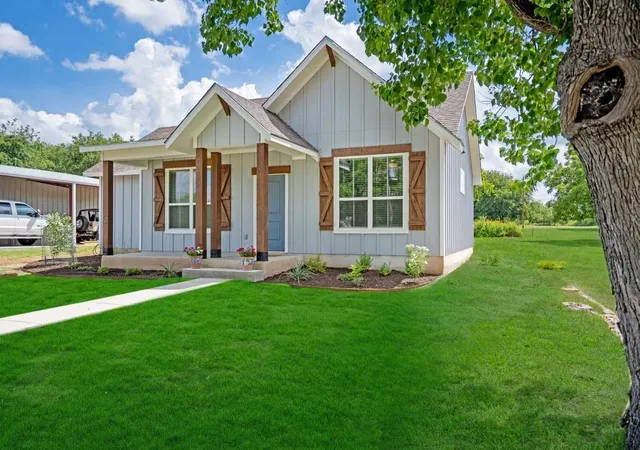 Photo 2 of Single family home for sale at 1013 Cottonwood Bnd Ln, Waller, TX 77484 | MLS# 42924865 | Listing updated on 2026-09-03