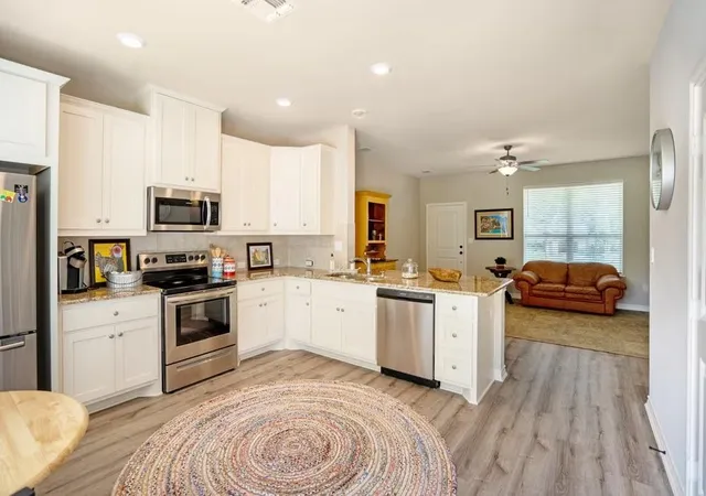Photo 4 of Single family home for sale at 1013 Cottonwood Bnd Ln, Waller, TX 77484 | MLS# 42924865 | Listing updated on 2026-09-03