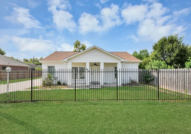 Photo 1 of Sale Pending at 8116 Saint Louis St, Houston, TX 77028 | MLS# 5828153 | Listing updated on 2026-09-21