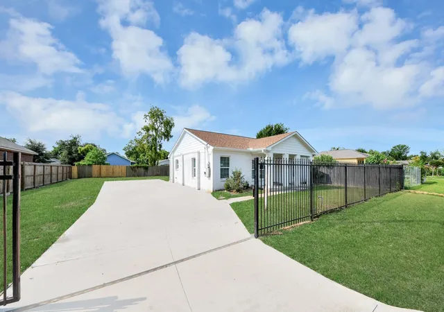 Photo 2 of Sale Pending at 8116 Saint Louis St, Houston, TX 77028 | MLS# 5828153 | Listing updated on 2026-09-21