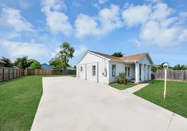 Photo 3 of Sale Pending at 8116 Saint Louis St, Houston, TX 77028 | MLS# 5828153 | Listing updated on 2026-09-21