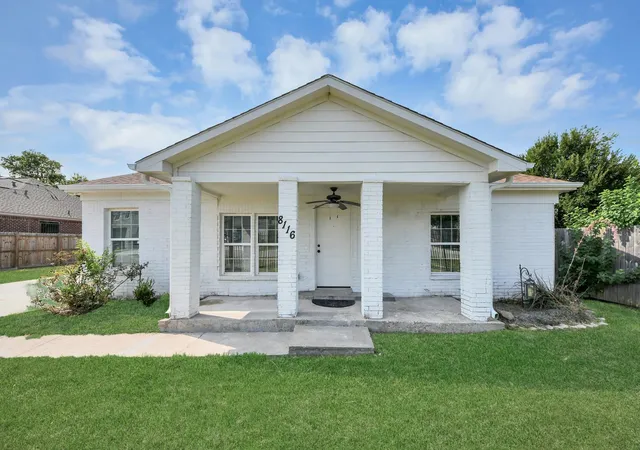 Photo 4 of Sale Pending at 8116 Saint Louis St, Houston, TX 77028 | MLS# 5828153 | Listing updated on 2026-09-21