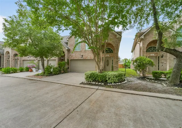 Photo 3 of Sale Pending at 7539 S Linpar Ct, Houston, TX 77040 | MLS# 29769106 | Listing updated on 2026-09-18